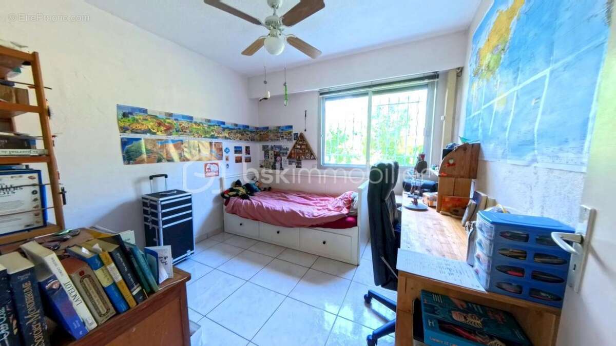 Appartement à SAINT-LAURENT-DU-VAR