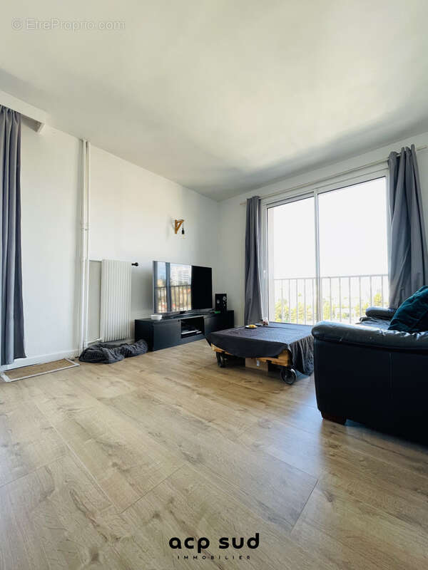 Appartement à MARSEILLE-4E