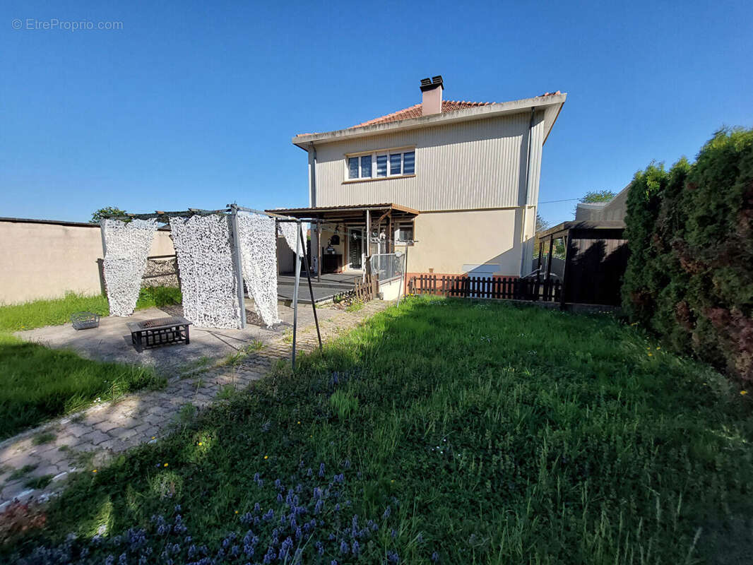 Maison à LORQUIN