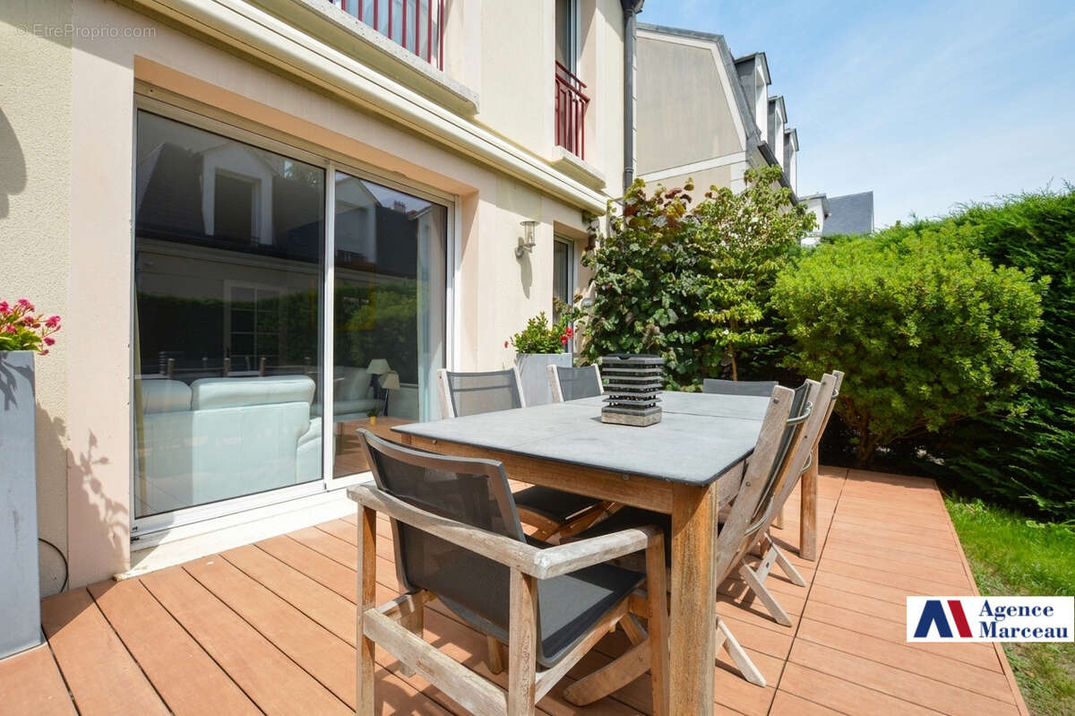 Maison à COURBEVOIE