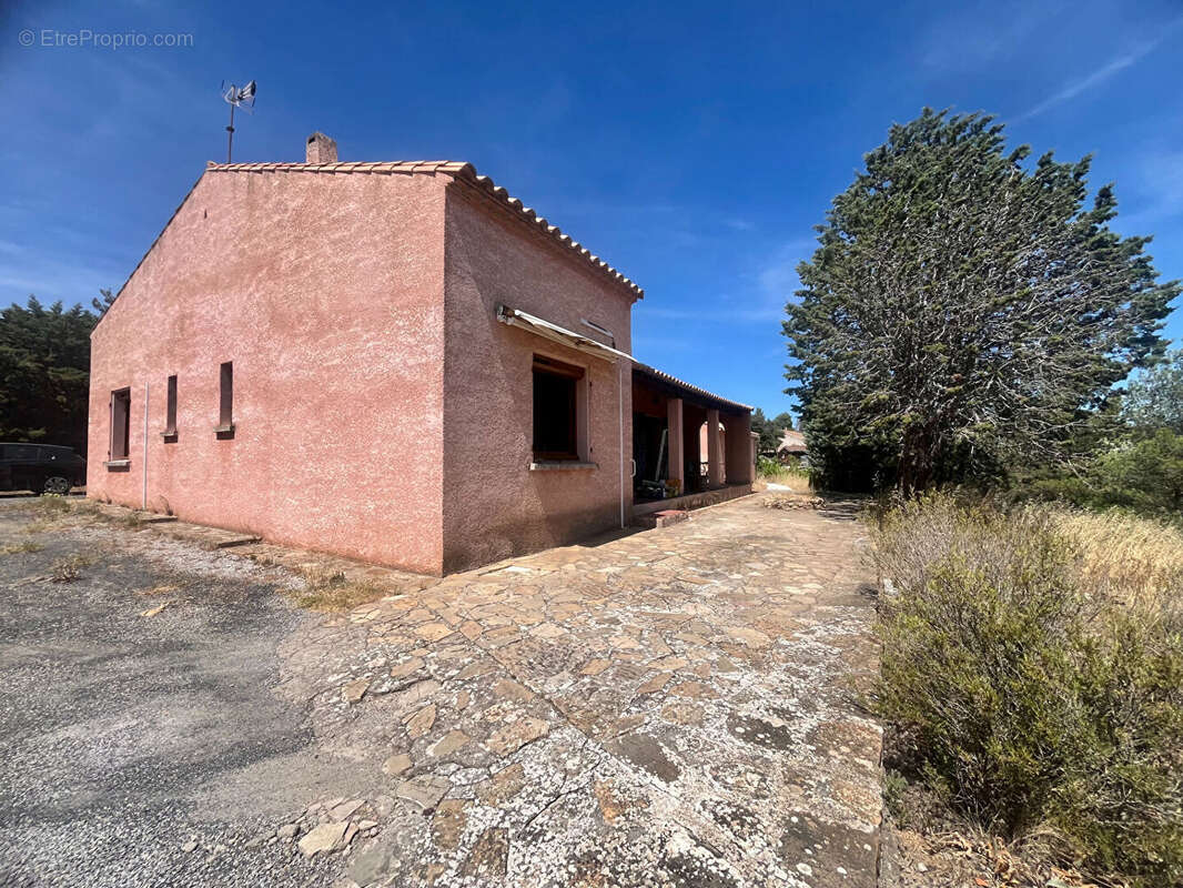 Durban Corbières Maison  de plain pied  avec garage  et  belle vue sur le château - photo 12