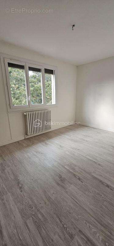 Maison spacieuse avec balcon et double garage, idéalement située ! - photo 5