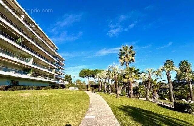 Appartement à VALLAURIS