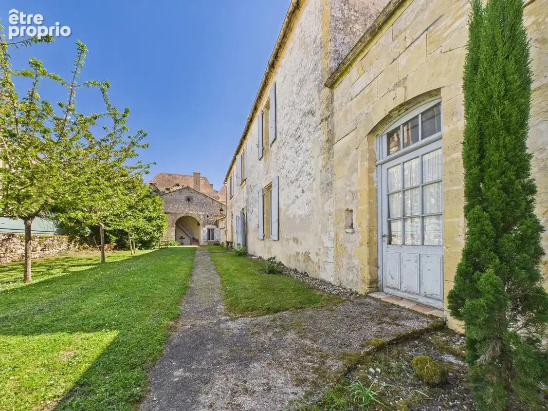 Authentique manoir du XVIIIe siècle offrant des hébergements indépendants pour invités, une piscine et une grange - photo 24