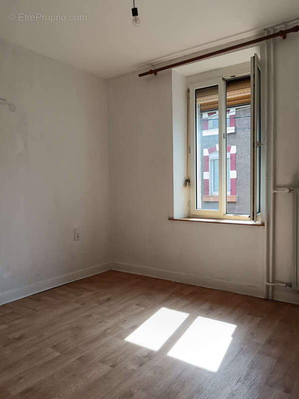 Sur la commune de RUSSANGE, maison mitoyenne F5. - photo 6