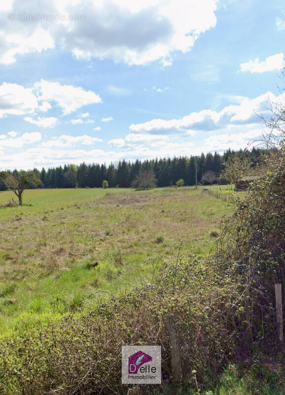 Terrain à PEYRILHAC