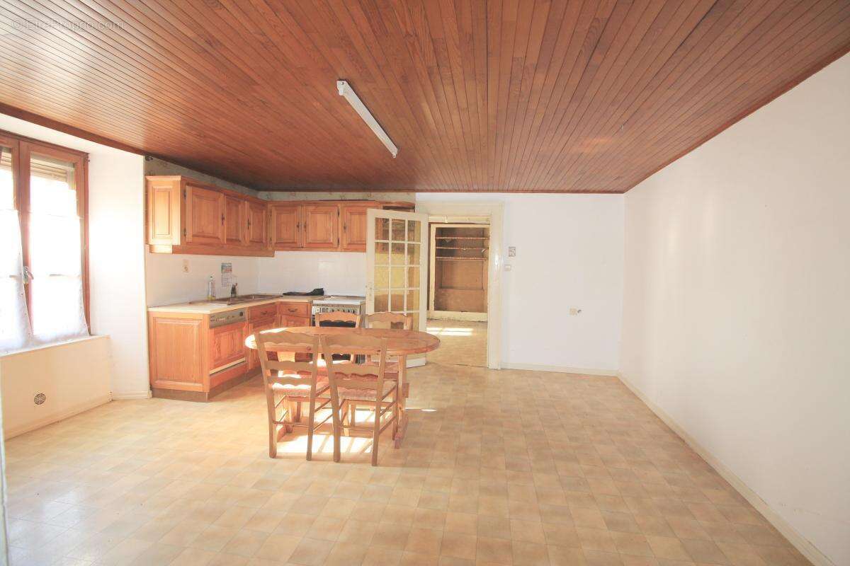 Commerce à PONT-DE-ROIDE