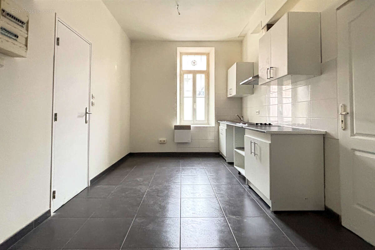 Appartement à MARSEILLE-4E