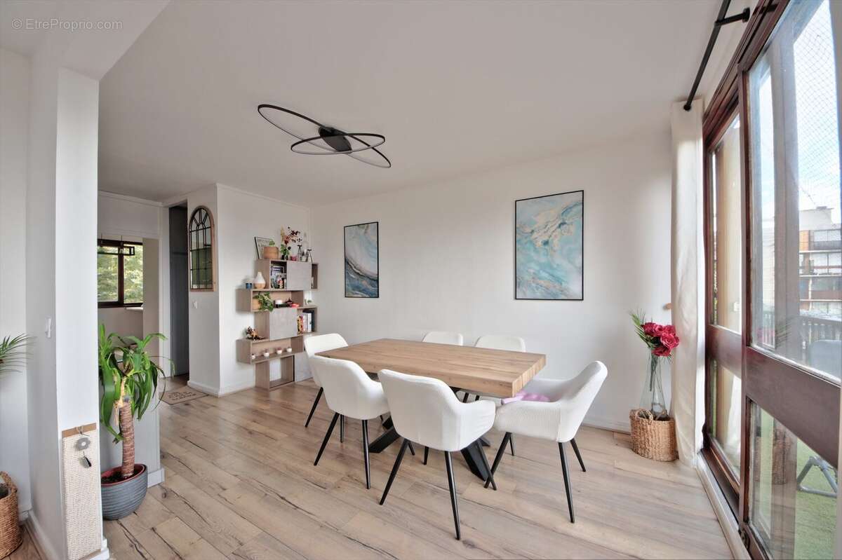 Appartement à FONTENAY-LE-FLEURY