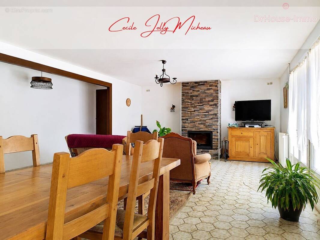 Maison 183 m² à Saint-Caprais-De-Blaye  - photo 2