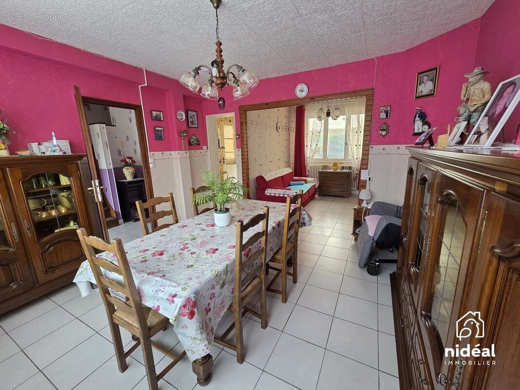 Maison à AULNOYE-AYMERIES