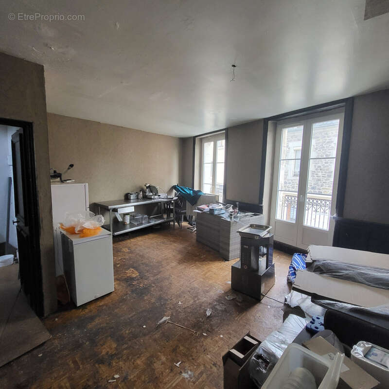 Appartement à RIOM-ES-MONTAGNES