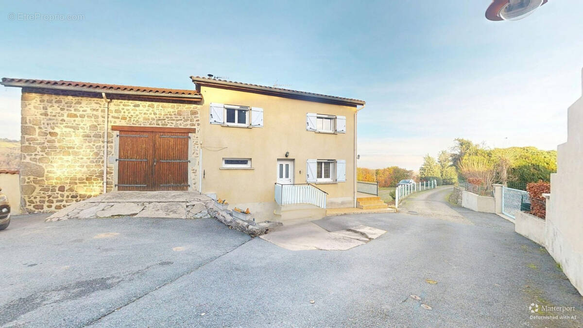Maison à ESSERTINES-EN-CHATELNEUF
