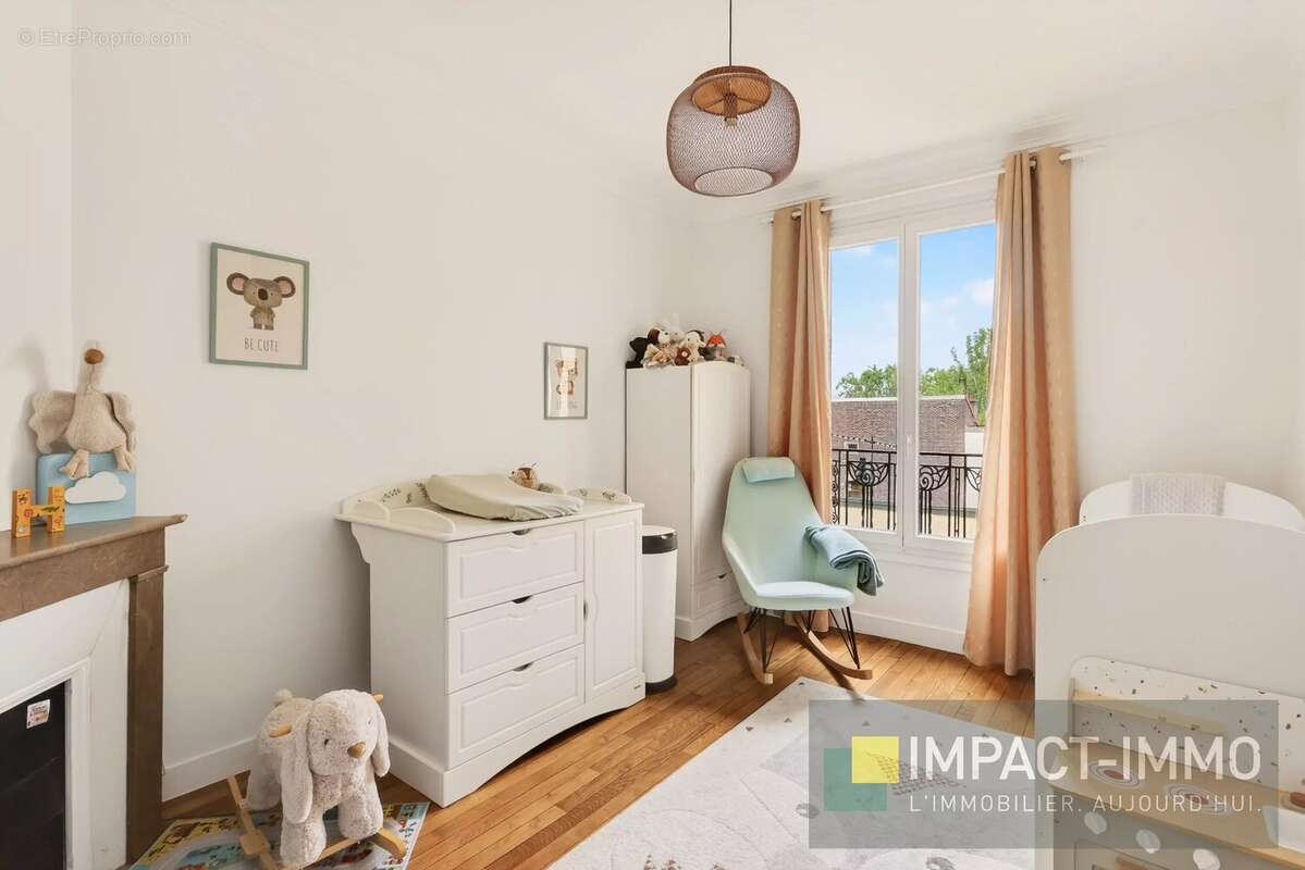 Appartement à COURBEVOIE