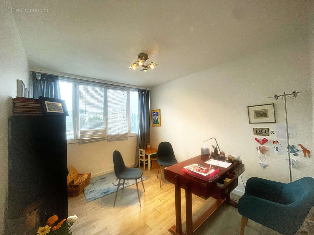 Commerce à MARSEILLE-9E