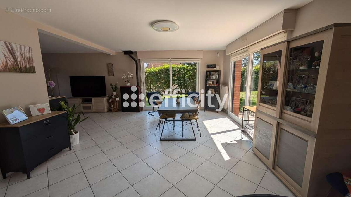 Maison à GONDECOURT