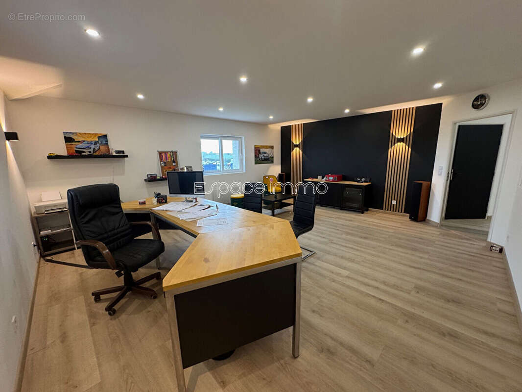 Commerce à PISSY-POVILLE