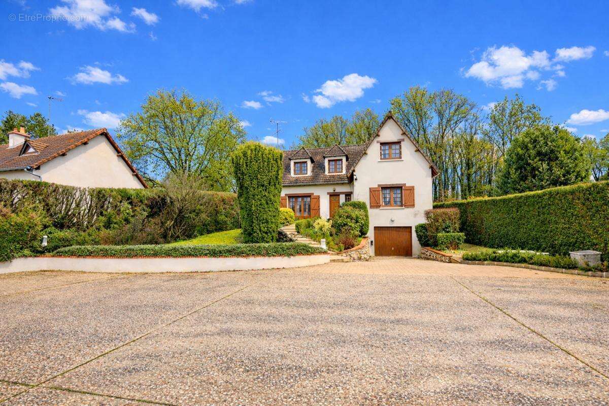 Lieux uniques ® x propriétés privées propose tres belle maison contemporaine de 195 m² - cellettes - photo 2