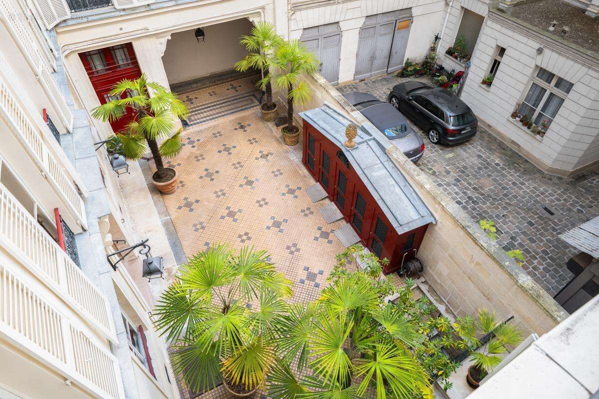 Appartement à PARIS-1E