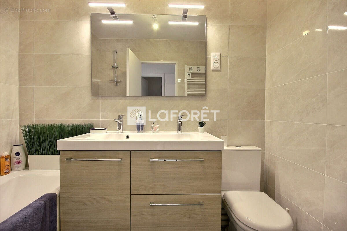 Appartement à COURBEVOIE