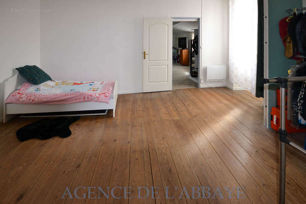 Maison à MONTPELLIER-DE-MEDILLAN