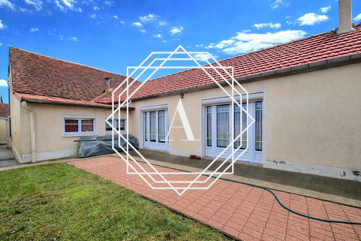 Maison à SAINT-CREPIN-IBOUVILLERS