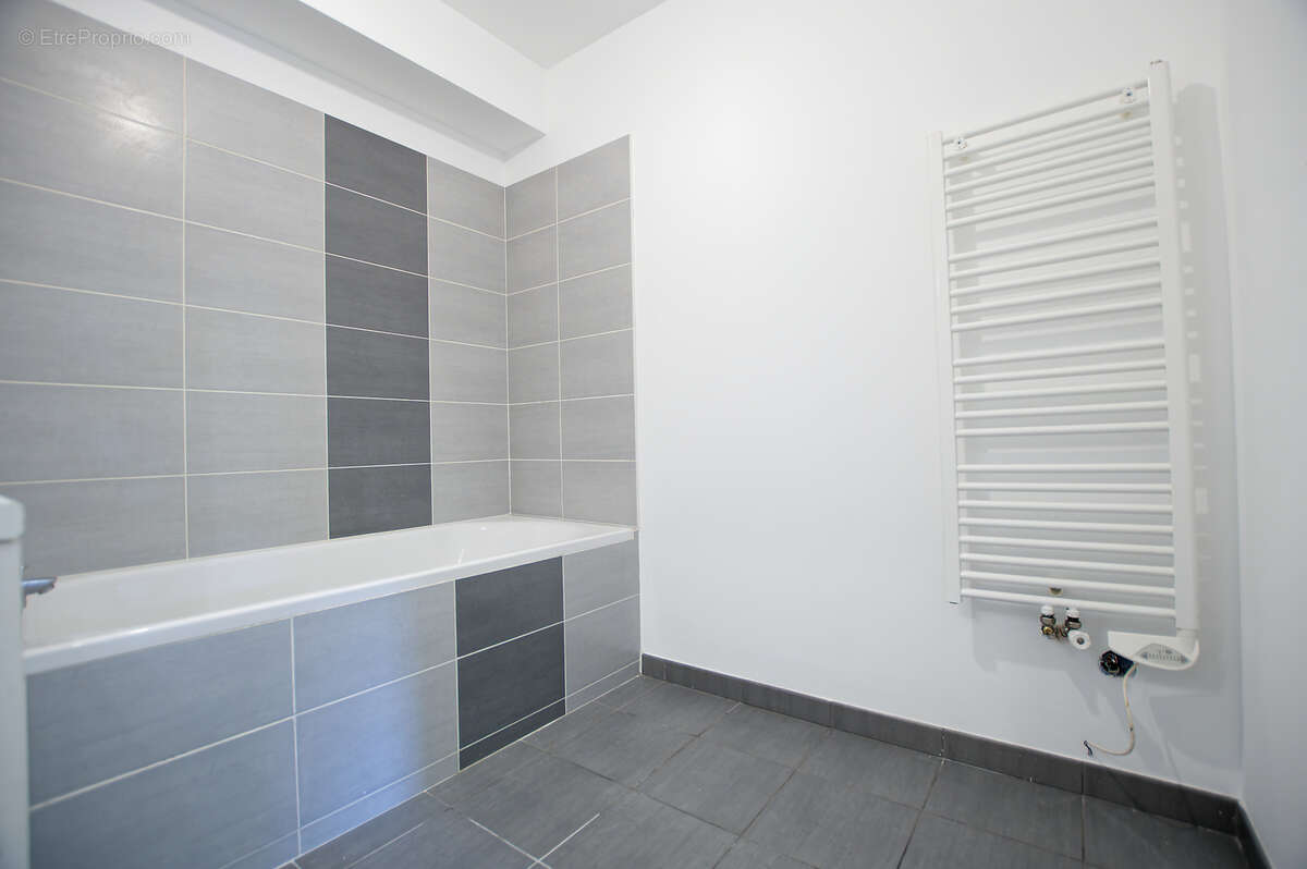 BRUZ - Proche Gare - Appartement T3 refait à Neuf - photo 8