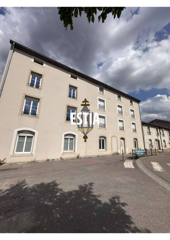 Appartement à LAY-SAINT-CHRISTOPHE