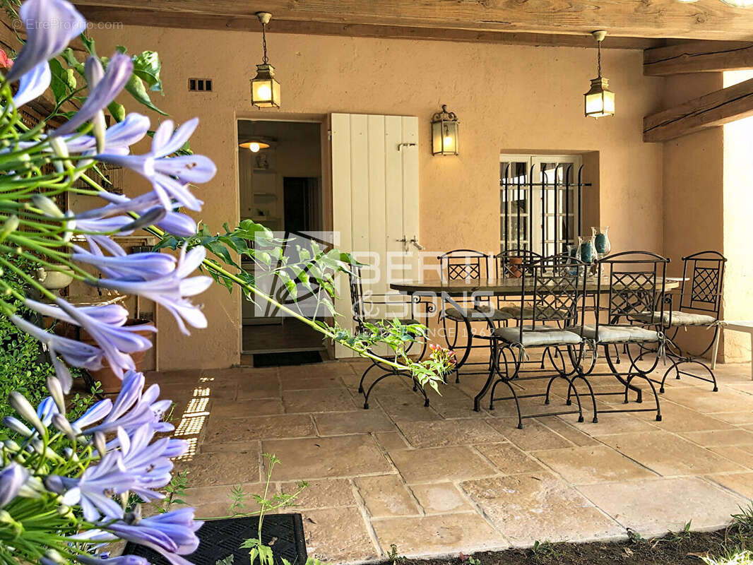 Appartement à MANDELIEU-LA-NAPOULE