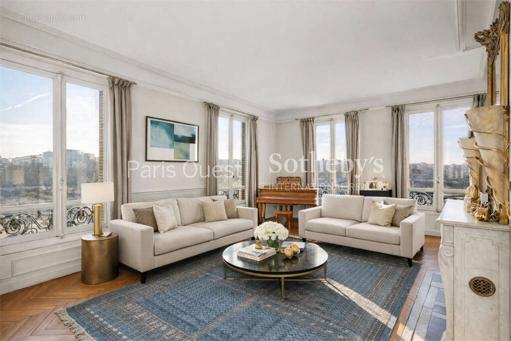 Appartement à NEUILLY-SUR-SEINE