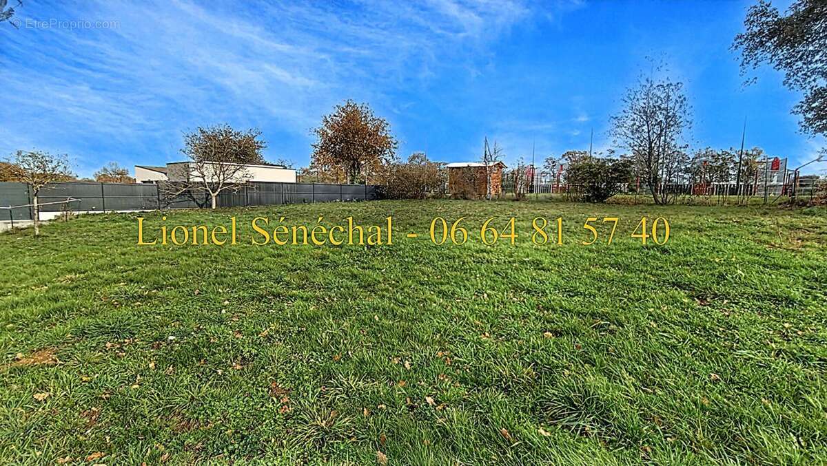 Terrain à JOUE-L'ABBE