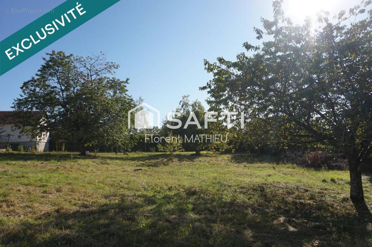Photo 1 - Terrain à MONTFERRAND-LE-CHATEAU