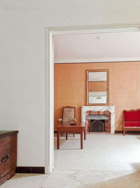 Maison à LAUDUN-L'ARDOISE