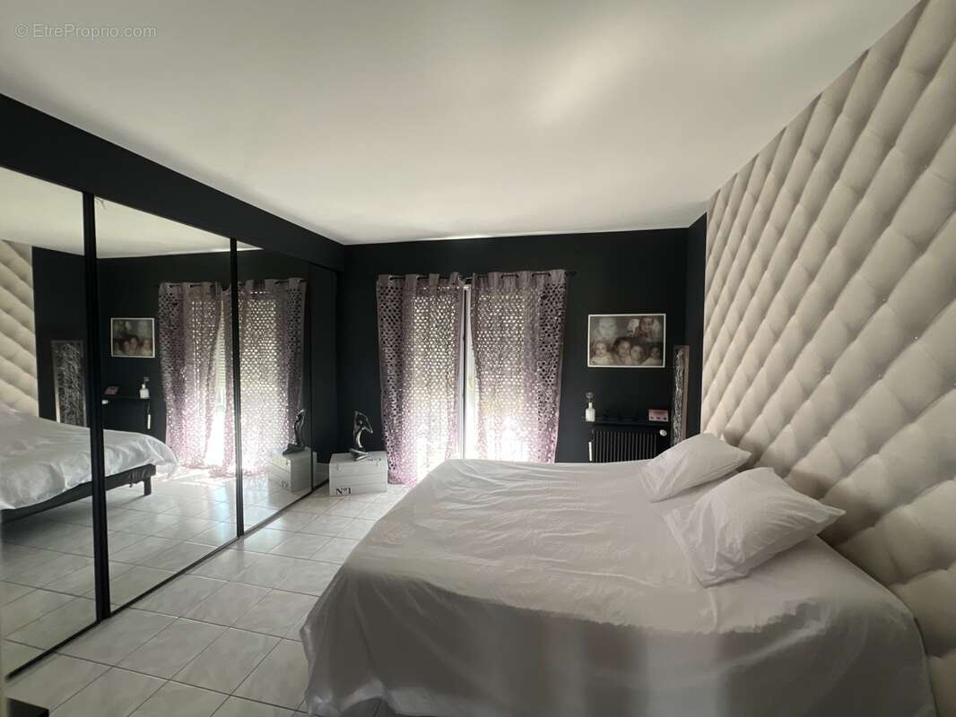 Superbe maison de 8 pieces de 215 m2 , terrasse , jardin et garage double - quartier privilegie du haut de bonneuil (94380) - photo 9