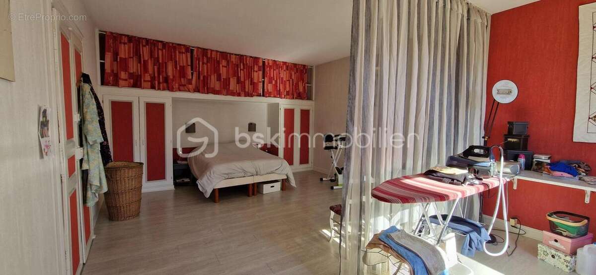 Maison chaleureuse de 211 m² avec ancien atelier de 180 m² au cœur de Couhé - photo 9