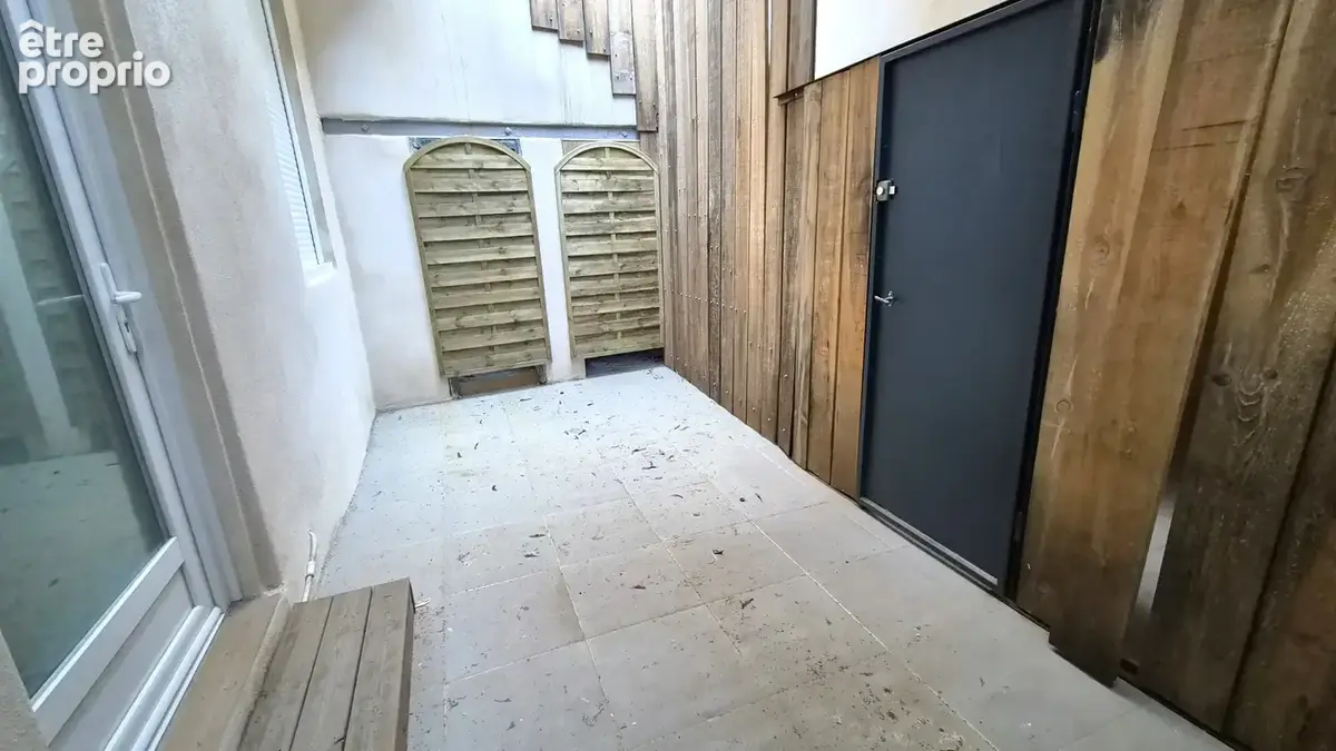 Immeuble avec 4 appartements et un garage à vendre à NIMES (30) - photo 2