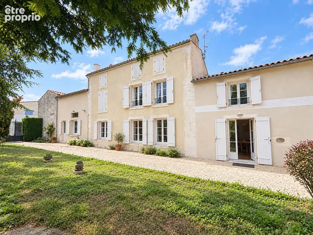 Maison 398m² à saint-hilaire-la-palud - photo 1
