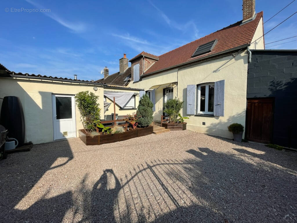 Maison à NEUVILLE-SUR-VANNES