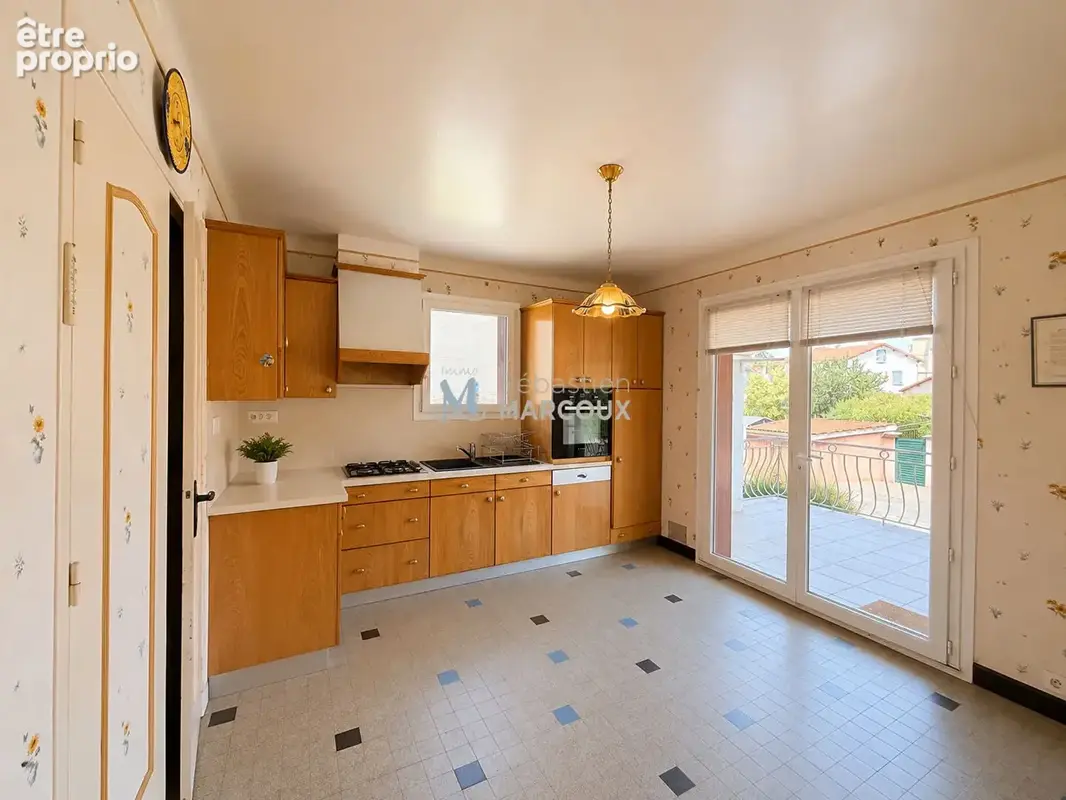 Montbrison (Moingt) Villa  F5  (96.55 m2 hab) + sous sol + combles aménagés, avec beau potentiel - photo 4
