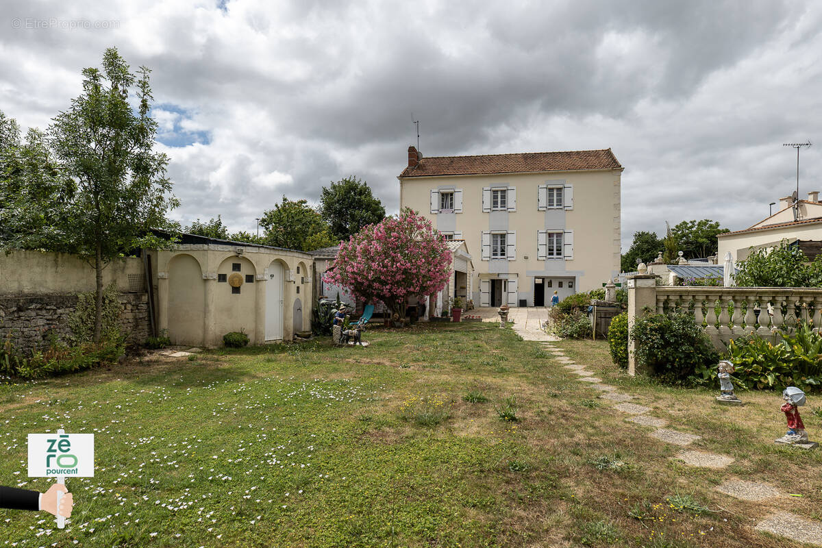 Maison à MOUZEUIL-SAINT-MARTIN