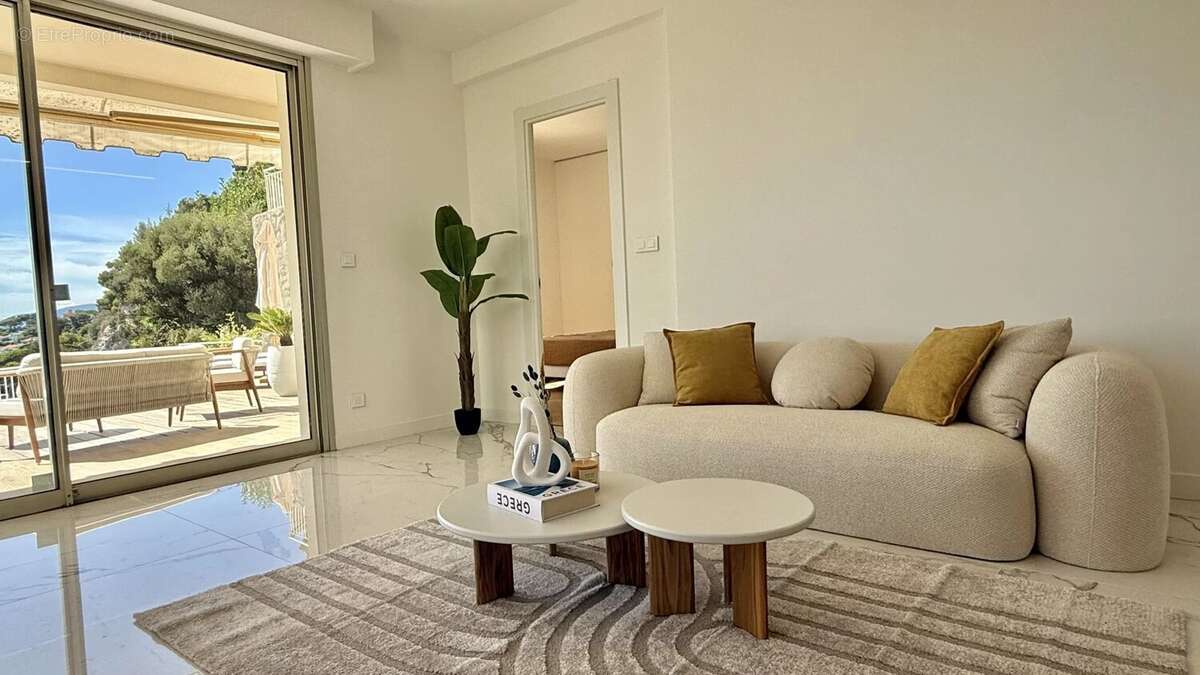 Villefranche-sur-Mer – Superbe 3 pièces rénové avec vue mer panoramique, vaste terrasse, garage et cave - photo 10