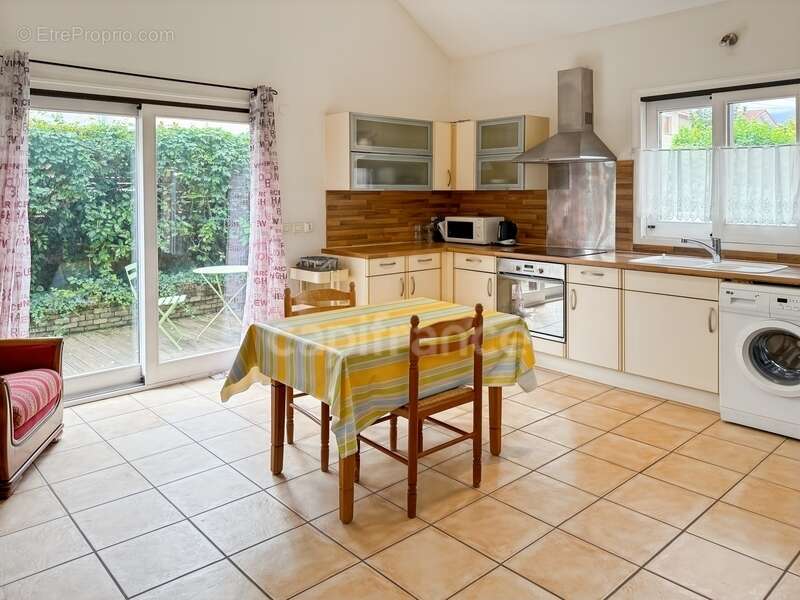 Maison à SAINT-GENIS-POUILLY