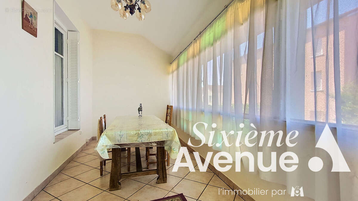 Maison avec appartements et ateliers Venissieux 13 pièce(s) 435m² m2 - photo 6