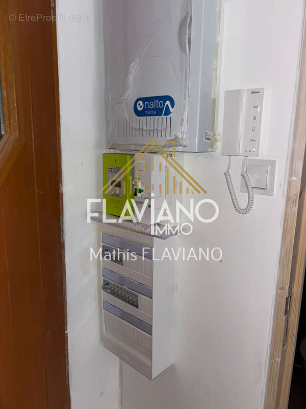 Immeuble - 5 appartements - boutique - plateau/x - photo 17