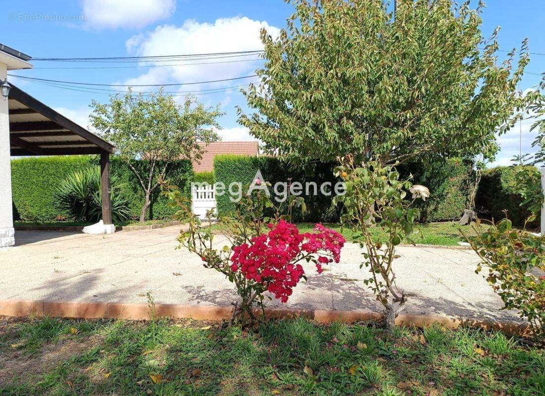 Maison à VILLEBAROU