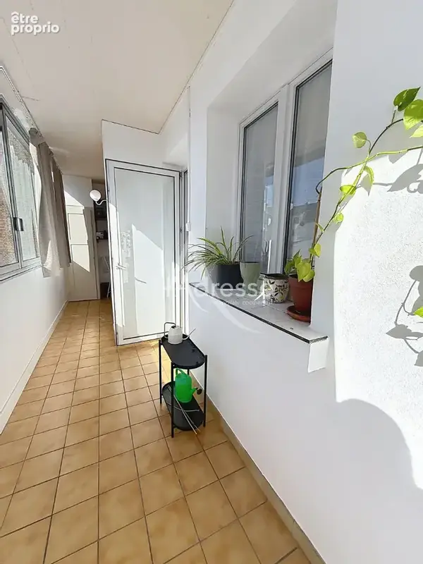 Etage élevé avec ascenseur , 91 m2 rénové en 2024 - balcon. DPE C - photo 12