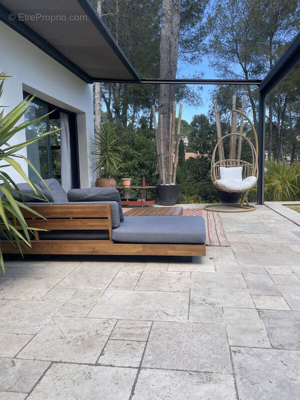 Maison à SAINT-CLEMENT-DE-RIVIERE