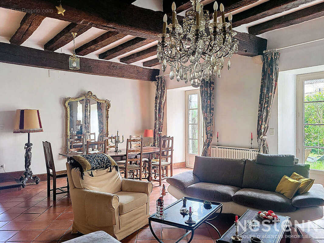 Maison à MEZIN