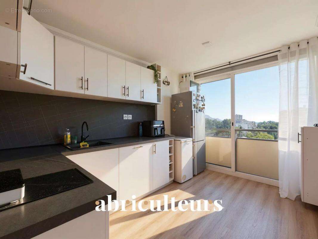 Appartement à MARSEILLE-9E