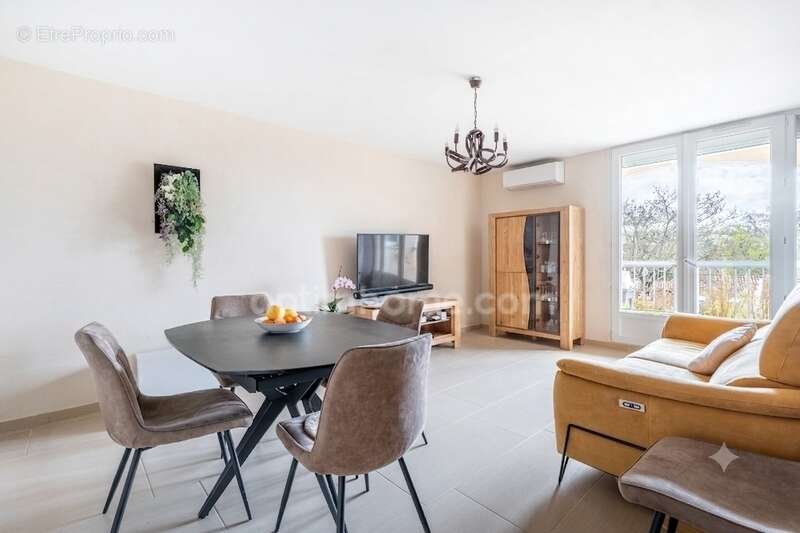 Appartement à NEUVILLE-SUR-SAONE